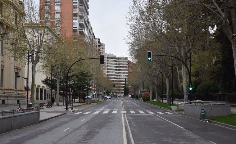 Dos años después del primer decreto de alarma, España comienza a debatir la retirada de mascarillas