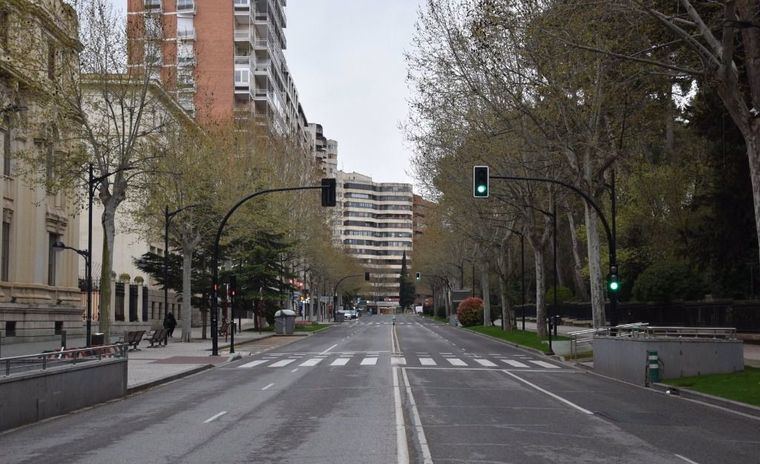 Dos años después del primer decreto de alarma, España comienza a debatir la retirada de mascarillas