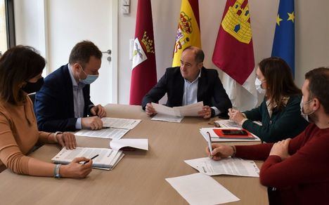 Emilio Sáez define con su equipo de Gobierno la hoja de ruta del Pacto por el Desarrollo y el Empleo 'Albacete Progresa'