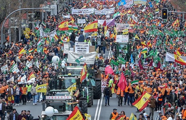 PP y PSOE de Castilla-La Mancha cruzan acusaciones al hilo de la protesta del mundo rural en Madrid