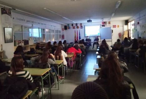 Más de 300 estudiantes de la provincia de Albacete disfrutan de los ‘Encuentros cinematográficos’ con el director Javier Marco impulsados por la Diputación