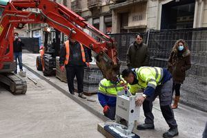 Arranca la colocación del pavimento en los nuevos espacios peatonales en el eje desde Gabriel Lodares hasta El Sembrador