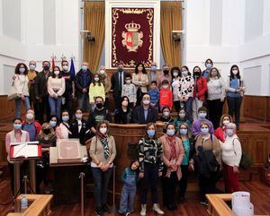 “La Radio de los Niños” visita la sede de las Cortes Regionales y el Palacio de Fuensalida