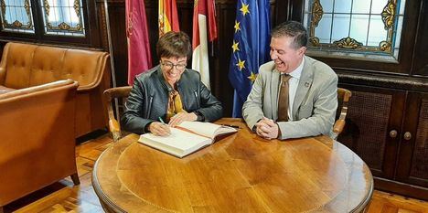Gámez y Cabañero sellan un acuerdo para reparación de acuartelamientos de la provincia de Albacete