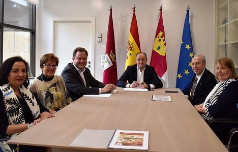 Emilio Sáez compromete el apoyo del Ayuntamiento al IV Concurso Nacional de Canto 'Ciudad de Albacete'