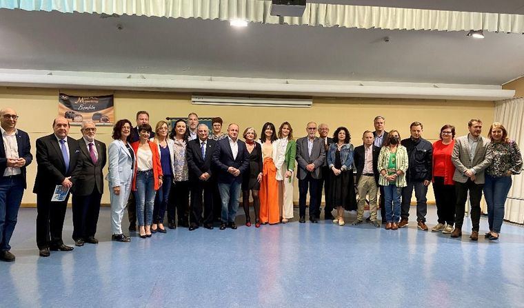  El alcalde de Albacete, Emilio Sáez, ha asistido al acto del pregón de las fiestas del barrio de Fátima