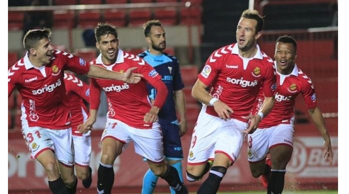 0-1: El Albacete pierde contra el Nástic en el tiempo añadido y se ve abocado a jugar el ‘play off’ en Galicia