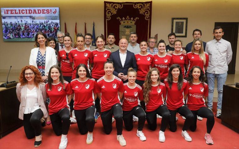 El alcalde de Albacete felicita a las jugadoras del CFF Albacete por “visibilizar el deporte femenino y llevar el nombre de nuestra ciudad por todo el territorio nacional”