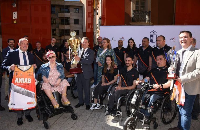 Albacete rinde honores al AMIAB tras ganar la Copa de Europa de baloncesto en silla de ruedas