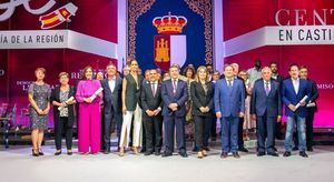 Castilla-La Mancha celebra 40 años con la voluntad de avanzar para "hacer mejor España"