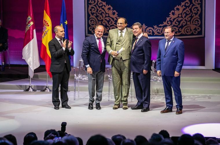 El alcalde destaca la transformación y el progreso de Albacete gracias al Estatuto de Autonomía de Castilla-La Mancha, “un éxito compartido de la ciudadanía”