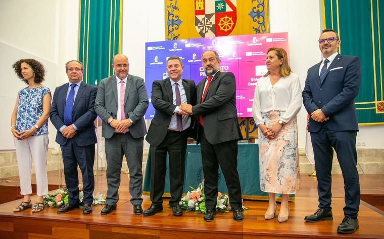 La Junta y la Universidad sellan un 'histórico' acuerdo de financiación de mil millones de euros