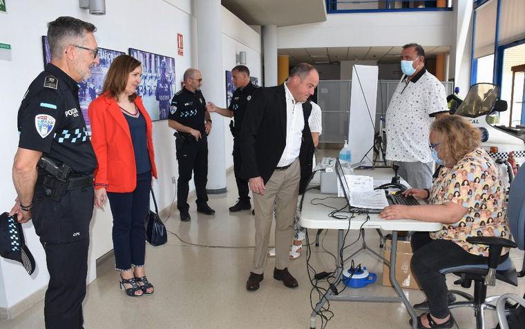 El alcalde agradece a la Policía Local su compromiso con la Hermandad de Donantes de Sangre de Albacete