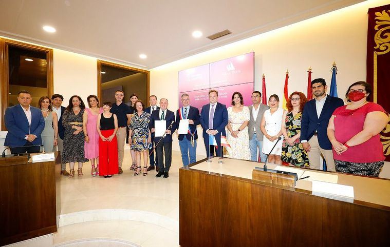 Albacete y Thiers formalizan un hermanamiento constatando los lazos existentes entre ambas ciudades que atesoran siete siglos de tradición cuchillera