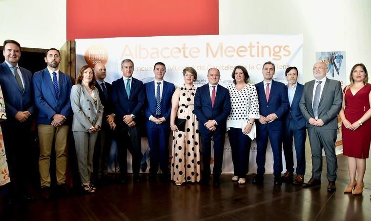 El III Encuentro de Capitales Mundiales de la Cuchillería ha comenzado este viernes en el Palacio de Congresos con un gran respaldo económico y logístico de la Diputación de Albacete