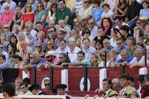  El alcalde, Emilio Sáez Cruz, y el vicealcalde y concejal de Cultura y Asuntos Taurinos, Vicente Casañ, han asistido a la 50º Corrida de Toros de ASPRONA