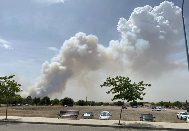 Puy du Fou evacua el recinto y cancela el espectáculo nocturno de este viernes tras el incendio en una finca colindante