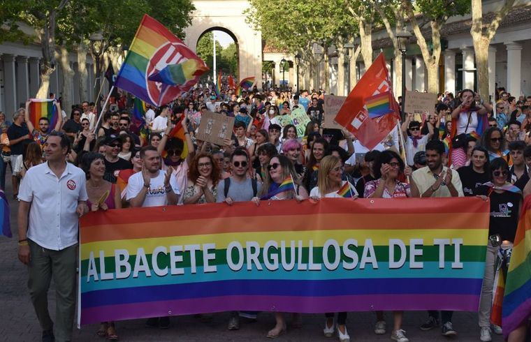 Albacete celebra el Orgullo LGTBI con una marcha que ha teñido de color las calles de nuestra ciudad