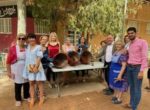 El alcalde de Albacete felicita a los vecinos y a las vecinas del barrio Vereda “por mantener las tradiciones y vivir cómo lo hacen estos días de unión y diversión”