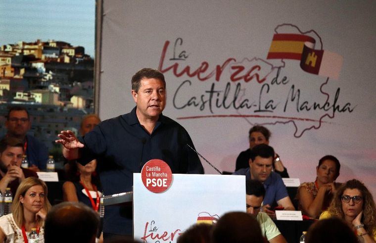 El PSOE elogia 'la fórmula Page' por dar estabilidad y confianza y le pide 'abiertamente' que sea candidato a la Junta