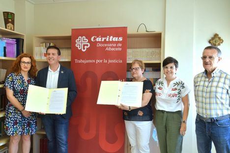 La Diputación de Albacete y Cáritas impulsan las Tarjeta Monedero para “facilitar la normalización de familias en situación de vulnerabilidad de la forma lo más digna y autónoma posible”