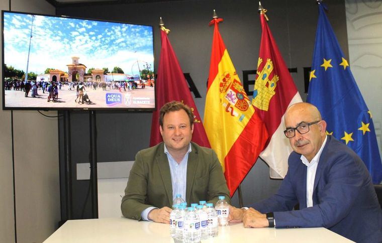 El vicealcalde y concejal de Feria, Vicente Casañ, ha agradecido el compromiso con la ciudad de Albacete de la empresa de agua mineral natural Aquadeus