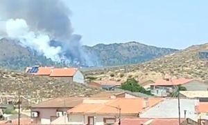 Incendios.- Un total de 20 medios trabajan en la extinción de un fuego en Tobarra (Albacete)