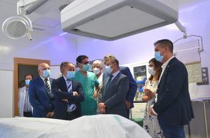 El presidente provincial acompaña a Page en su visita al Servicio de Radiología y a las obras del CHUA