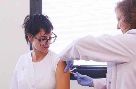 Castilla-La Mancha adquiere 626.000 vacunas contra la gripe y la meningitis para la próxima campaña por 8,4 millones de euros