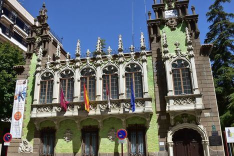 El Ayuntamiento acometerá la restauración de la fachada de la Casa de Hortelano, sede del Museo de la Cuchillería