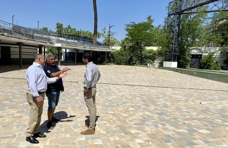 La Caseta de los Jardinillos de Albacete estrena en la Feria nueva pavimentación y se han suprimido escalones y muretes