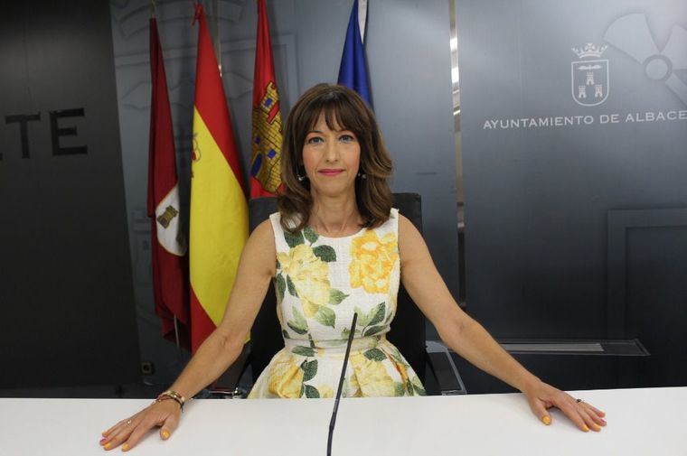 Gloria Reales, (PP) apuesta por impulsar medidas concretas para prevenir y detectar posibles casos de pinchazos a mujeres durante la Feria