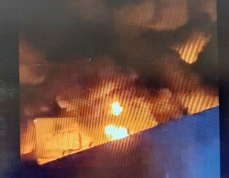 Sucesos.- Extinguido el incendio que ha arrasado una nave en el polígono Campollano de Albacete