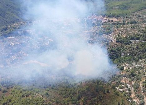 Incendios.- Murcia moviliza efectivos terrestres y aéreos para colaborar en el incendio de Yeste (Albacete)