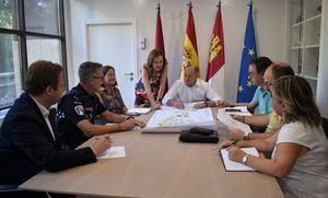 El alcalde de Albacete ha mantenido una reunión de coordinación con las distintas concejalías y servicios implicados en la organización y el buen desarrollo de la Feria