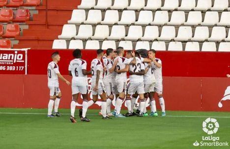 2-1.- Justa victoria del Albacete sobre el Huesca que apretó al final