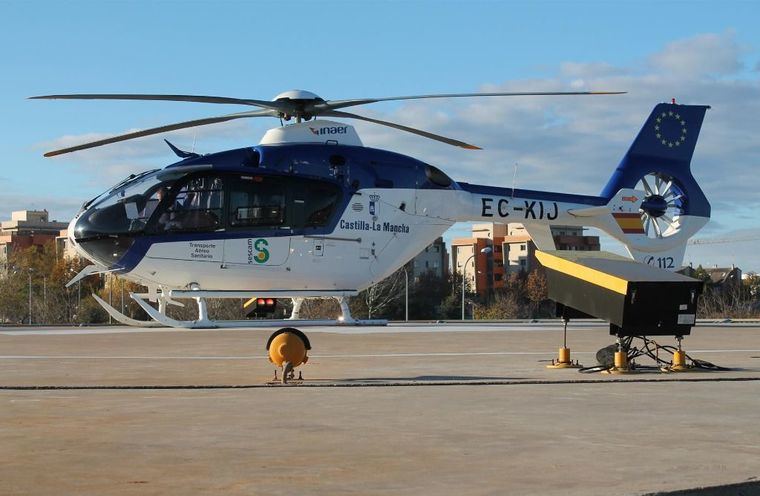 Sucesos.- Trasladan al hospital a un motorista que cayó por un terraplén de 5 metros de profundidad en Férez