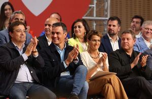 García-Page acompaña a Pedro Sánchez en el pistoletazo de salida de la carrera electoral