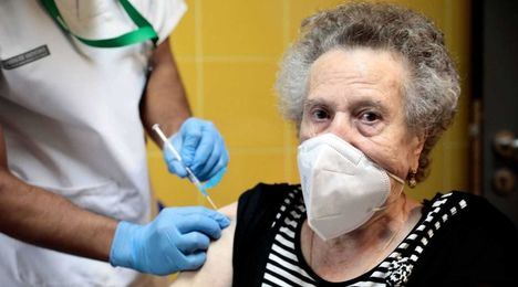 Castilla-La Mancha inicia la vacunación de la segunda dosis de refuerzo contra el Covid-19 en las personas mayores de 80 años