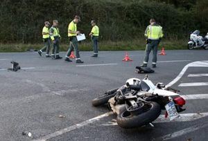 Fallece un motorista tras una salida de la vía, y en otro accidente pierde la vida el conductor de un turismo
