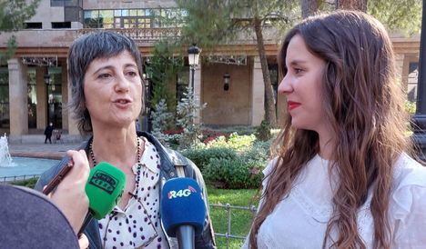 Foto.- Carmen Fajardo y María Porcel, números uno y dos, respectivamente, de la candidatura de 'Crecer, Cuidar, Transformar' a las primarias de Podemos