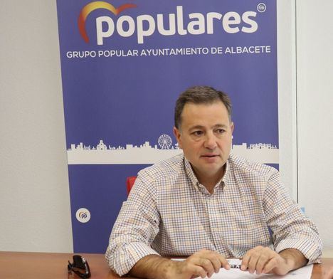 Manuel Serrano: “El alcalde despilfarra 12.000 euros de los albaceteños en comprarse una cámara de video para su promoción personal”