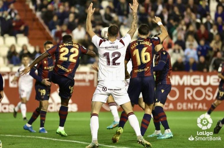 2-3.- El Albacete mereció más en un buen partido ante el Levante