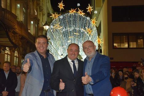 Santi Cabañero asiste al encendido oficial del alumbrado navideño de la ciudad de Albacete
