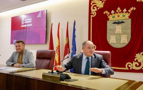 El alcalde de Albacete felicita a Francisco Pérez del Campo que se convierte en el primer presidente del Consejo Social