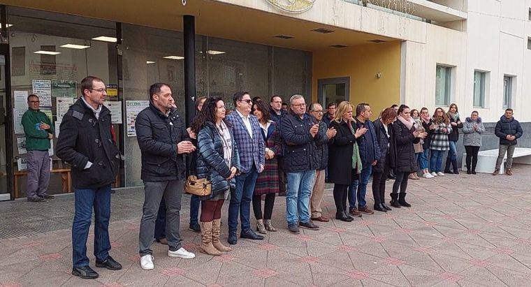 Sucesos.- Quintanar del Rey, de luto oficial tres días tras los trágicos hechos ocurridos en su cuartel