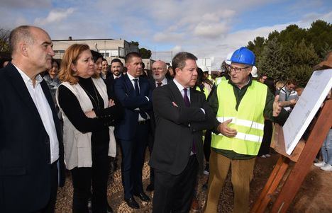 Page anuncia la puesta en marcha de un curso para formar personal que supone la creación de 330 puestos de trabajo en la factoría de Airbus en Albacete