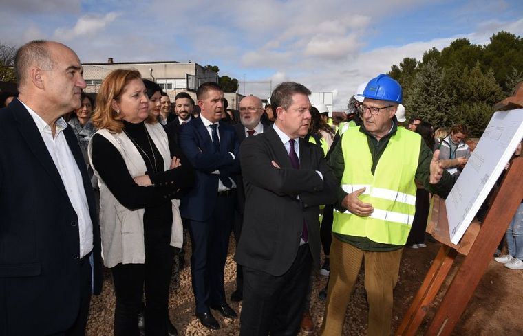 Page anuncia la puesta en marcha de un curso para formar personal que supone la creación de 330 puestos de trabajo en la factoría de Airbus en Albacete