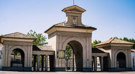 Foto: Puerta de Hierros. (Entrada a la Feria de Albacete) 