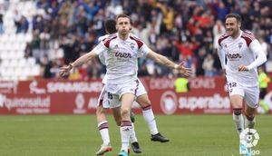 3-2.- El Albacete remonta ante el Málaga y sigue soñando con el play-off de ascenso
 